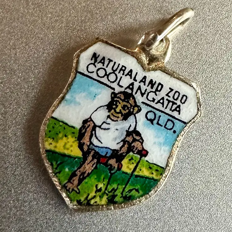 Australia - Naturaland Zoo - Coolangatta Queensland -  Vintage Enamel Souvenir Travel Shield Bracelet Charm - Silver Plate