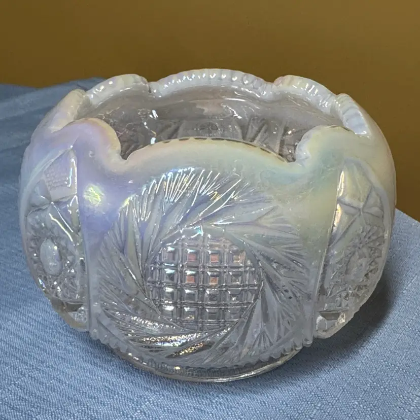 Fenton White Opalescent Rose Bowl Pilar Candle Holder, Round Height 3.75"