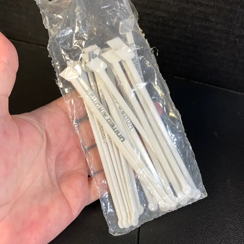 18-United Airlines Plastic Stir Sticks