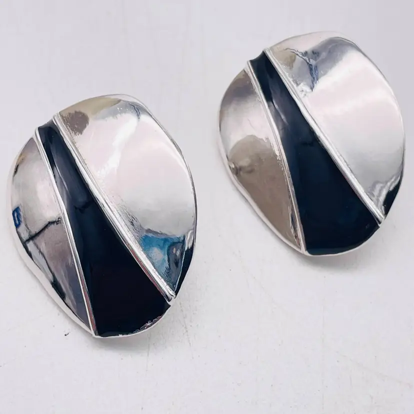 BERGERE Vintage Oval Earrings Pierced Silver Tone Black Enamel Stripe Classic