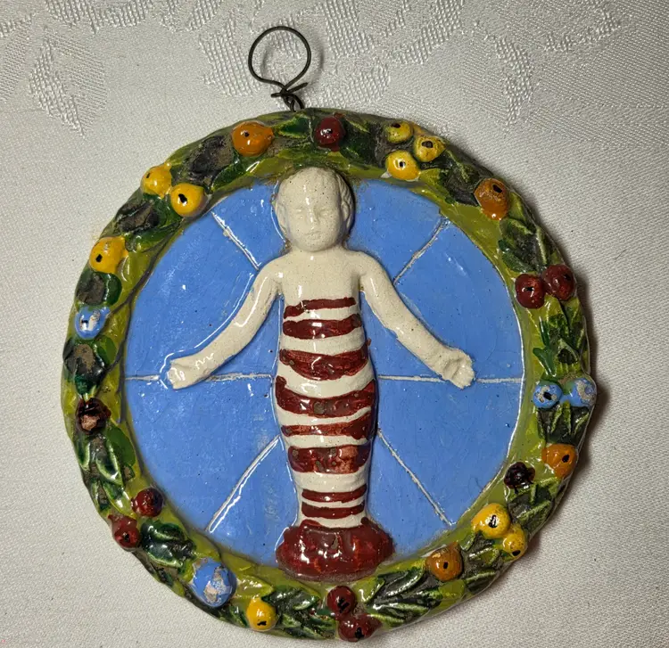 1960 s ITALY swaddled BABY JESUS in WREATH OF FRUIT (DellaRobia) 4.5"WALL PLAQUE