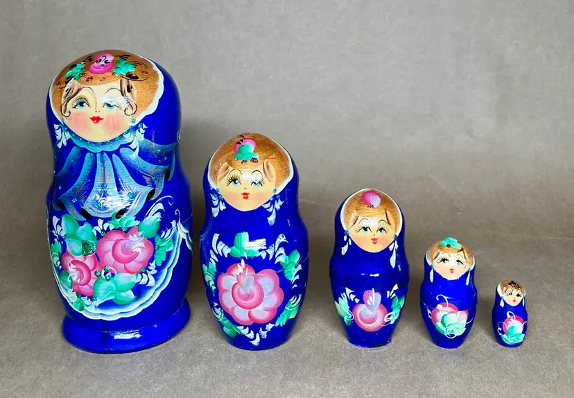 Russian Matryoshka Handmade Hand Painted Nesting Doll 5 Dolls