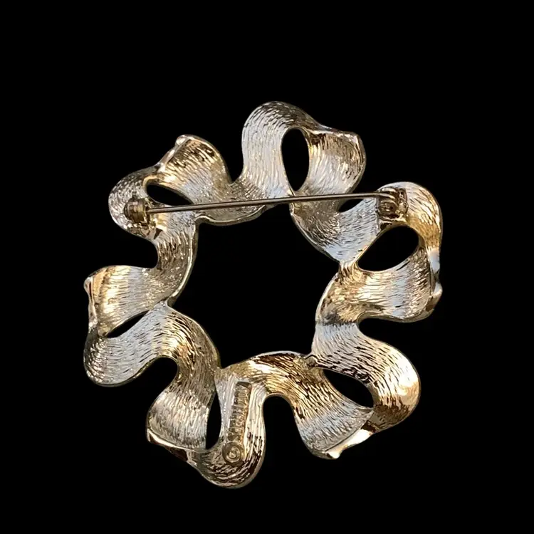 Sarah Coventry Silver Tone Ribbon Brooch 2 3/8 Inches