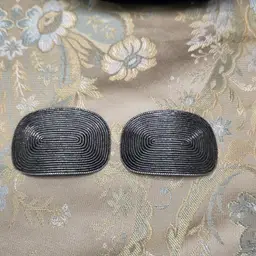 # 044 Shoe Clips Gunmetal and goldtone ovals