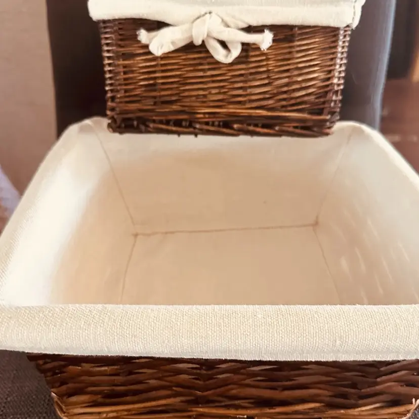 85. Set of two wicker baskets with cotton lining