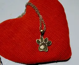 Paw heart necklace silvertone