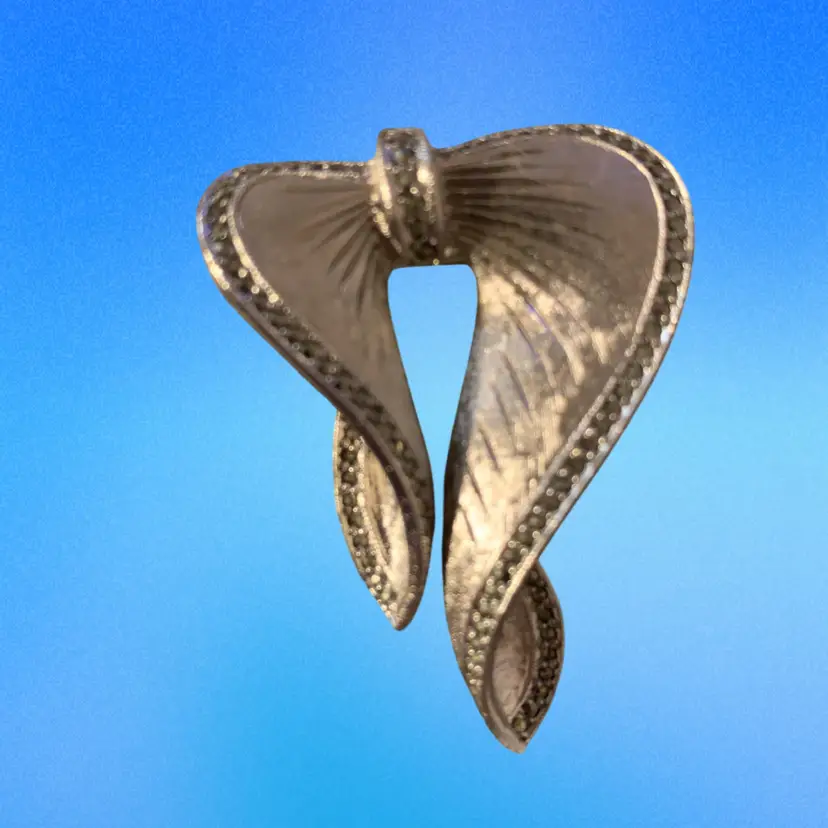 Vintage Sphinx 16088 Silver Tone Bow Brooch With Marcasites