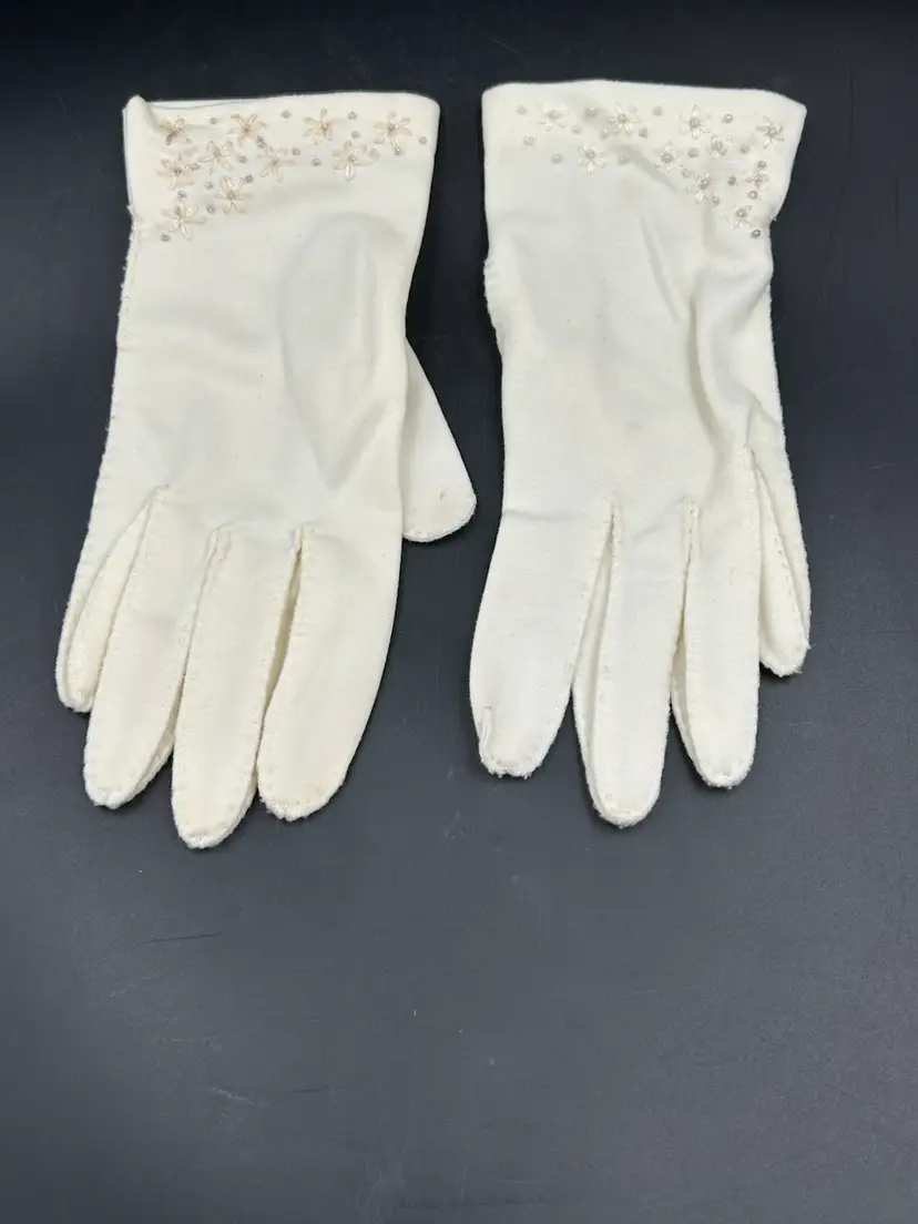Vintage Ivory Colored Women’s Gloves, Floral Embroidery, And Bead Cuff