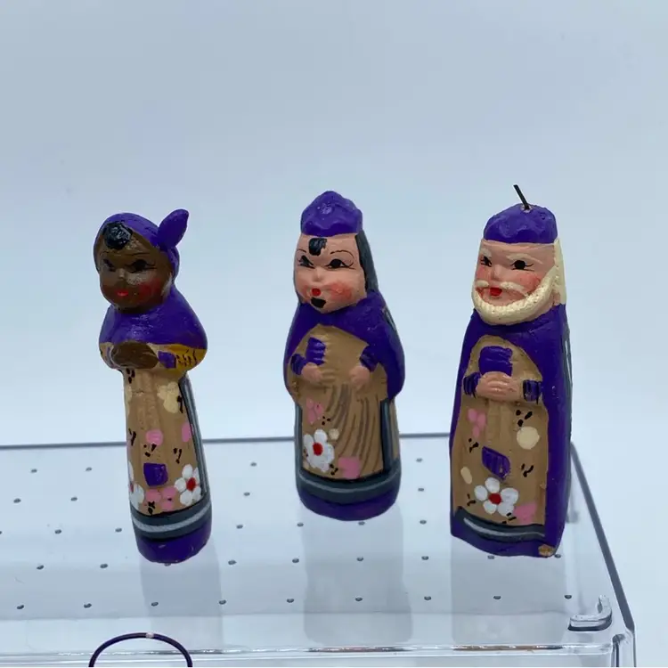 #0870 - 13 Piece Mexican Miniature Nativity Set In Basket Hand Painted Pottery