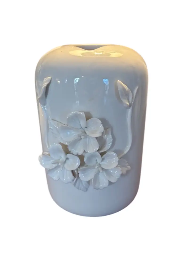 White Porcelain Floral Vase – Elegant Raised Flower Design