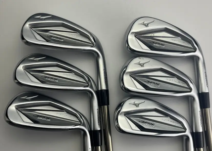Mizuno JPX 923 Hot Metal HL Irons 6-PW, GW - Recoil ESX 460 F3 Regular - VG