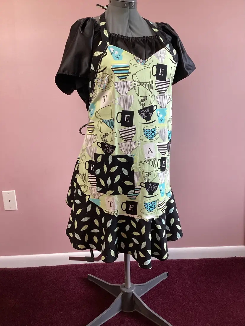 Tea Leaf Themed Retro Style Apron