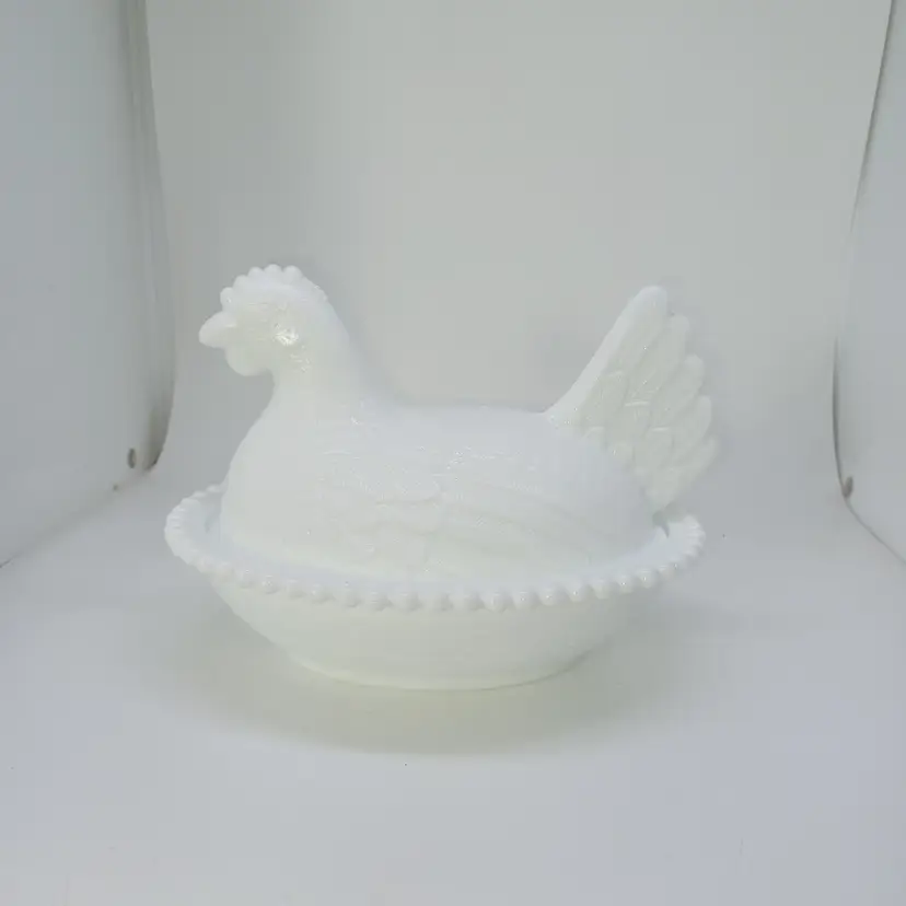 Vintage Indiana Glass White Hen on Nest with Beaded Nest (HON) Measure 7 in × 5.5 in