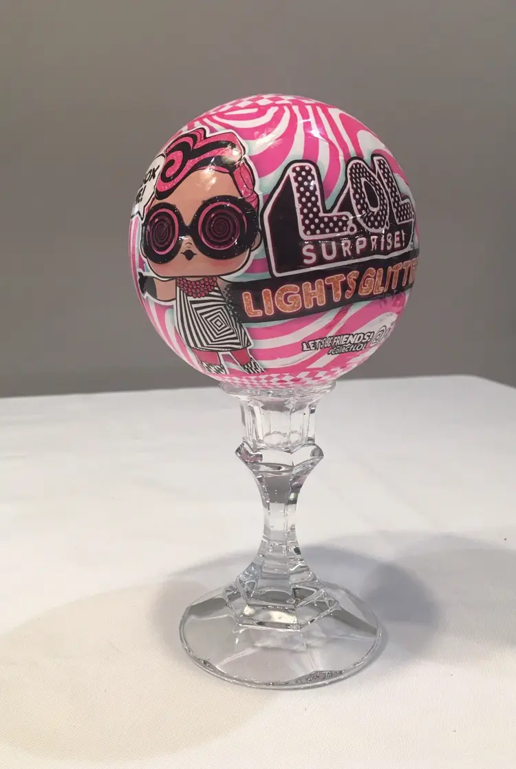 LOL DOLL Surprise Lights Glitter Series Ball Black Light 8 Surprises NEW!