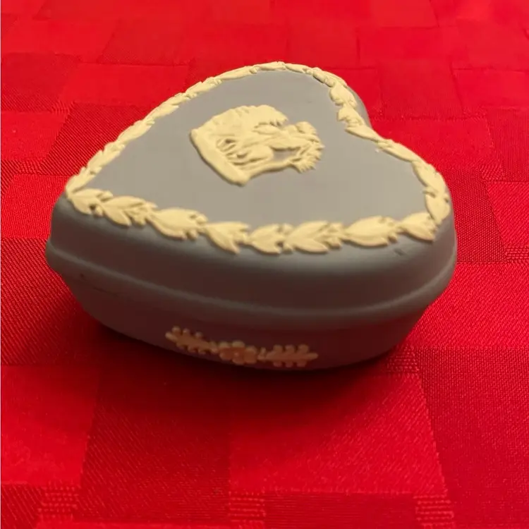 #01 Wedgwood England VTG  Blue Heart Shaped Trinket Dish With Lid