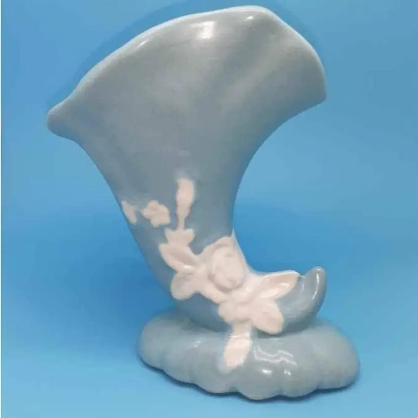 Vintage Weller Cornucopia white flower vase Mauve blue