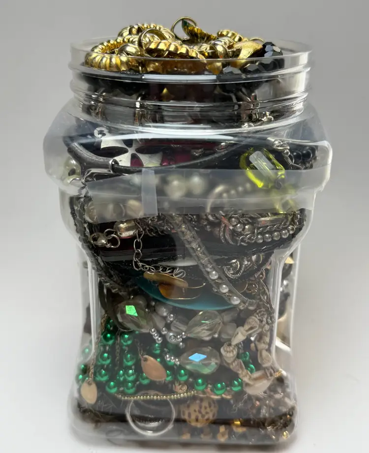 3.14lbs Vintage To Now Craft Jewelry Lot Many Wearable Items Brooches Necklaces Earrings Bracelets Chains Pendants Beads