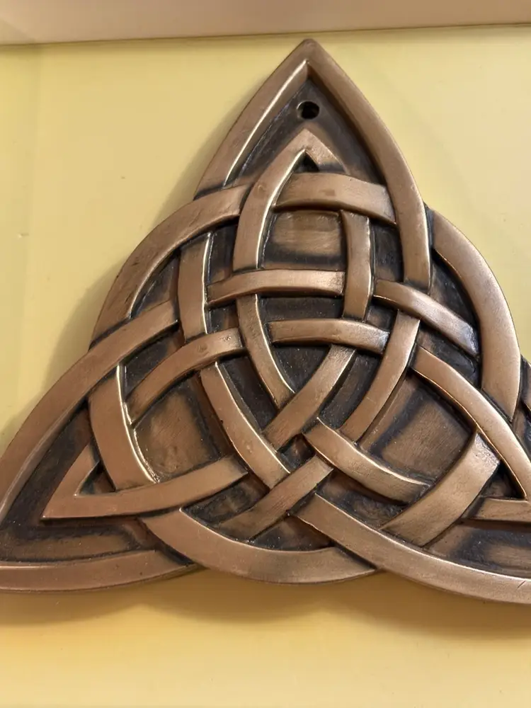 CELTIC TRINITY KNOT PLAQUE IN BRONZE
