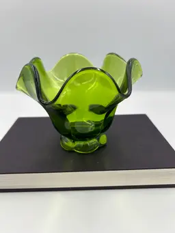 Vintage L. E. Smith Green Handkerchief Vase-6 Petal