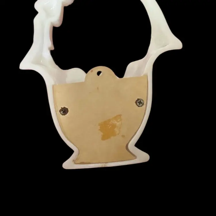 White Wall Pocket, Basket