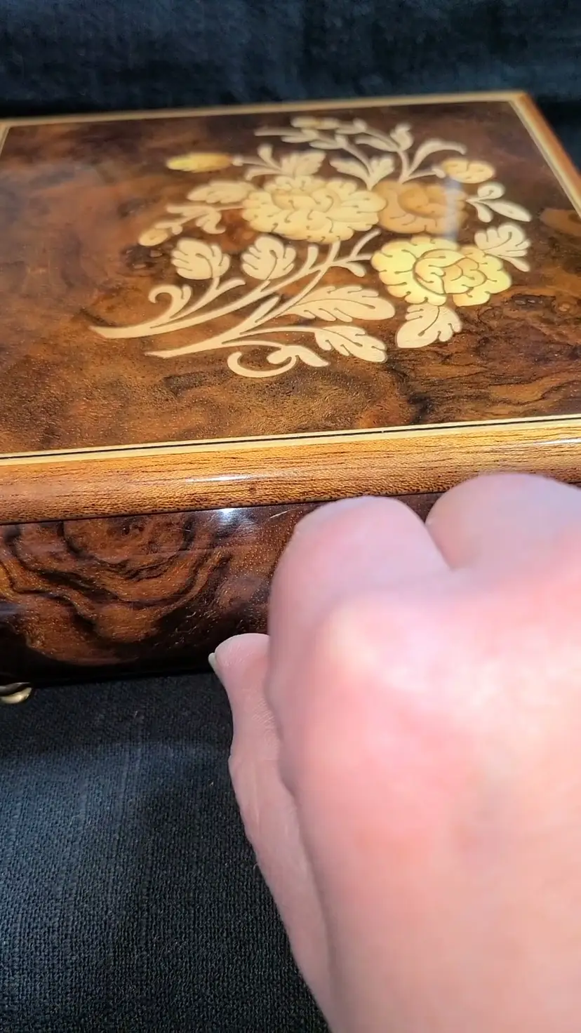 Vintage Sorrento Italy Inlaid Burl Wood Music Jewelry Box with Key - Swiss Ruege Mechanism