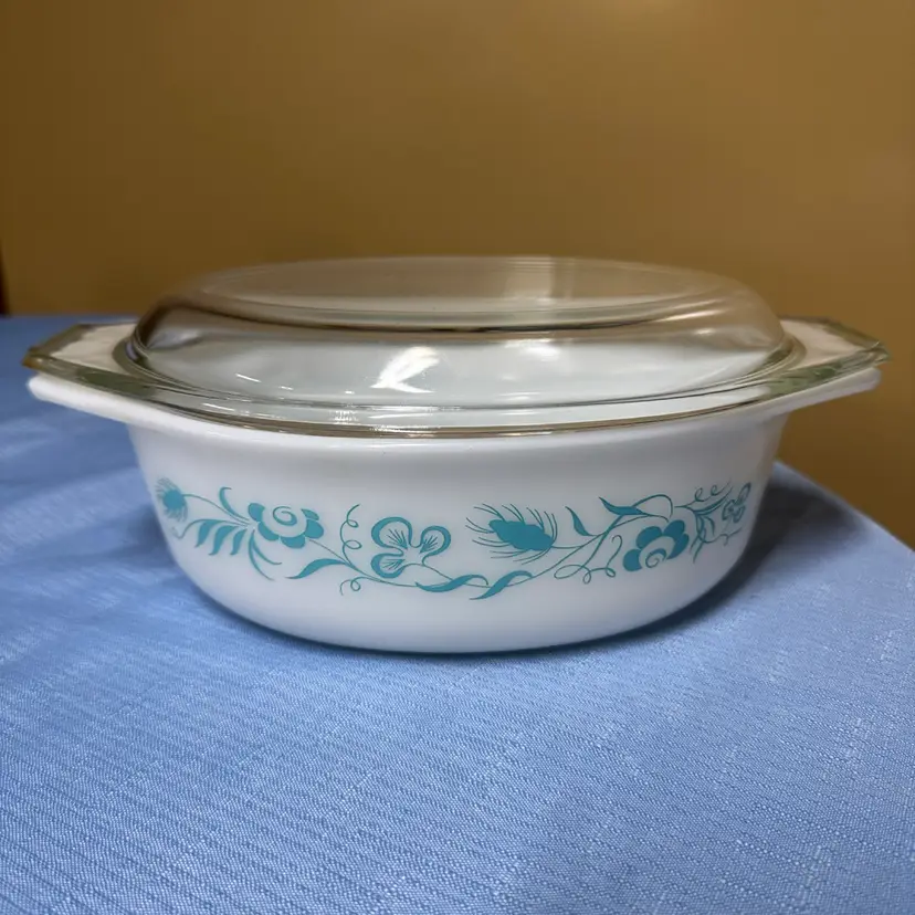 Pyrex Promotional Turquoise Blue "Meadow" 043 1.5 Qt. Oval Casserole Dish W/ Lid