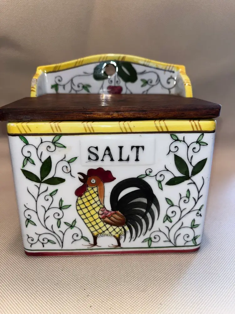 Vintage Ucagco Japan Early Provincial Roosters And Roses Salt Box With Wood Lid. In