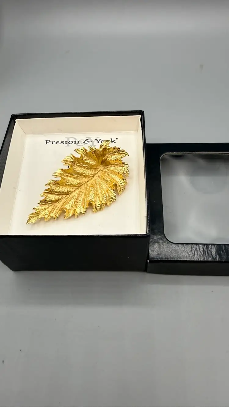 Vintage Preston & York Gold Tone Textured Leaf Brooch Pin - New In Box (NIB)