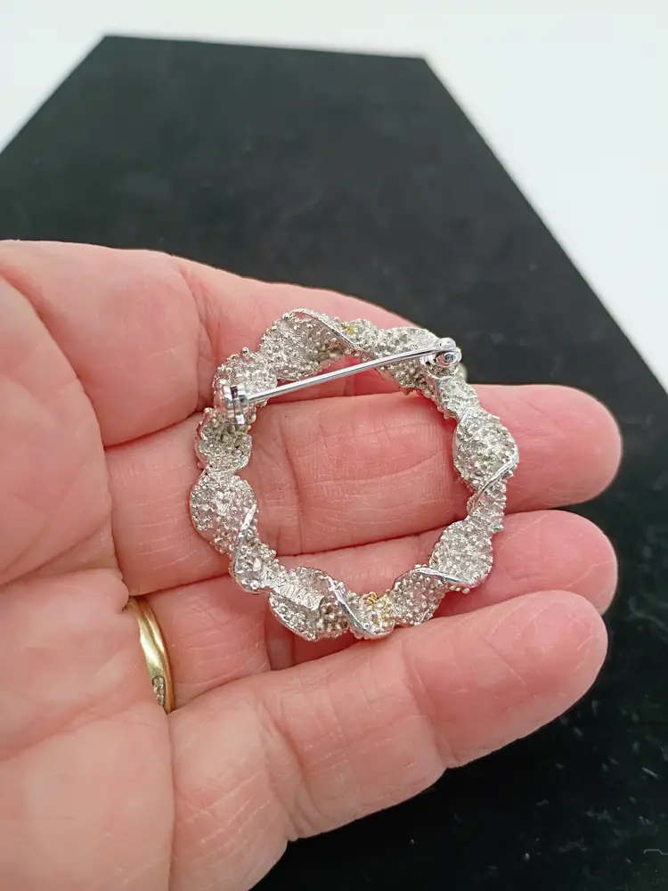 Vintage Silver Tone Emmons Circle Pin Wreath Brooch / Textured  Design