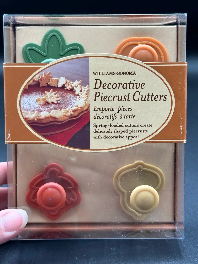 Williams-Sonoma 2006 Set of 4 FALL-Pumpkin-Leaves-Acorn Pie Crust Cutters New