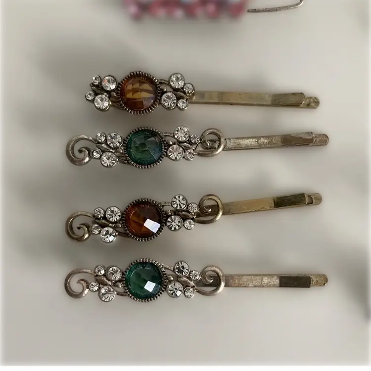 Set Of 21 Vintage Assorted Hair Accessories Barrettes + Clips With Pretty Rhinestone Details