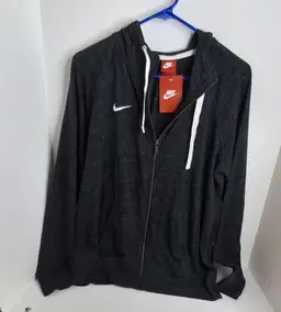 Woman’s NWT zip up hoodie