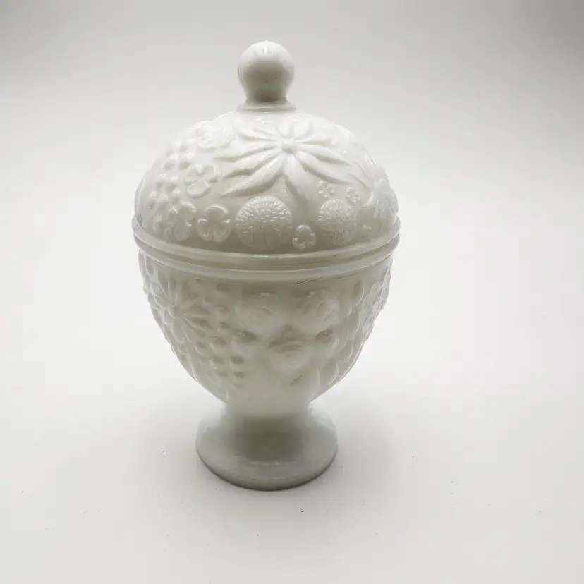 Daisy Floral Milk Glass Egg Shaped Compote Avon B25