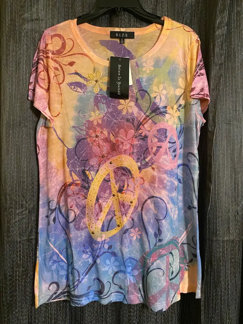 B.L.E.U. Women's Size XL Pink w/ Abstract Floral Sequin Short Sleeve Top - NWT
