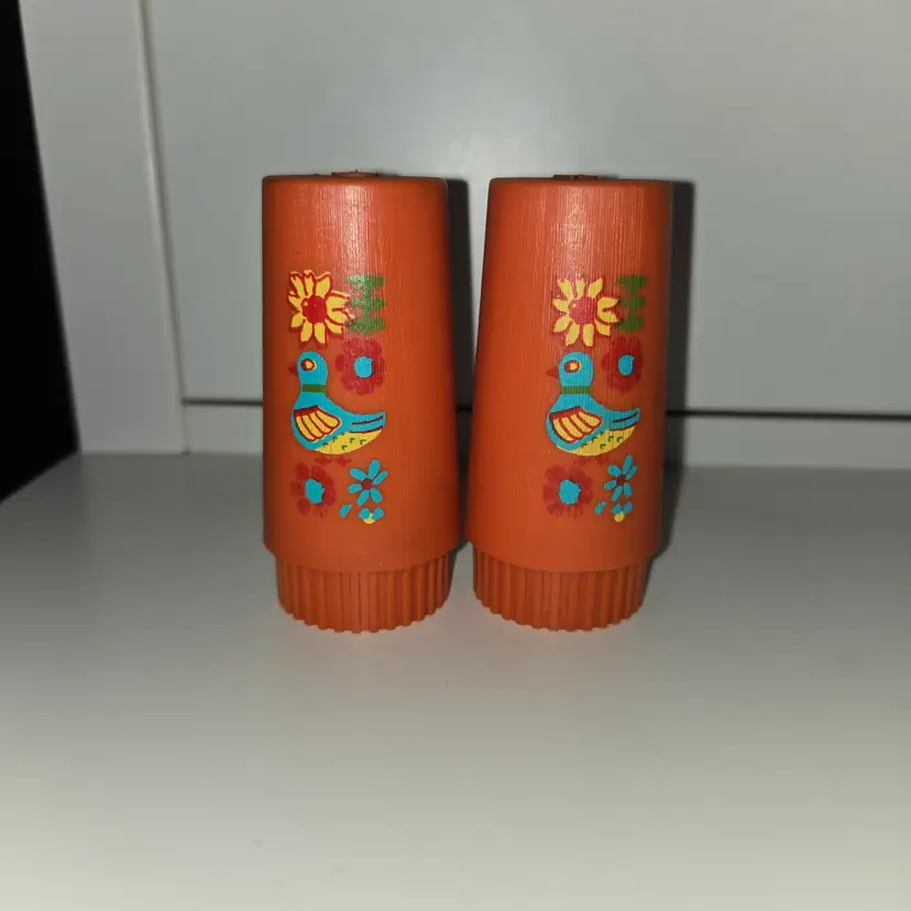 Folk Art Country Salt and Pepper Shakers Primitive vintage