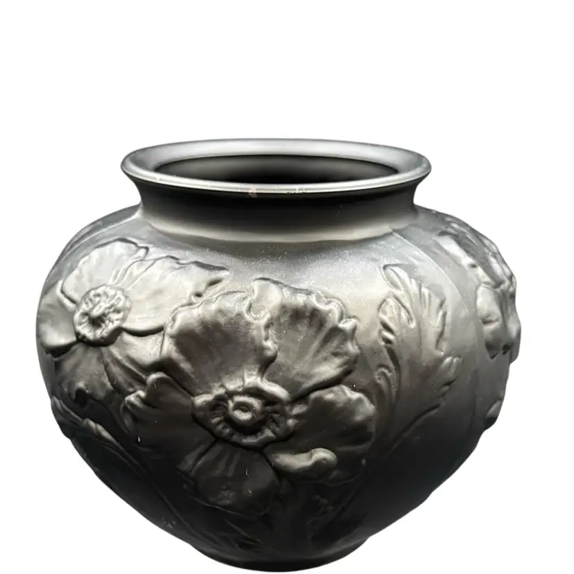 #01 Vintage Art Deco Tiffin, poppy vase made of black amethyst satin glass most likely from the 1920s or the 1930s
