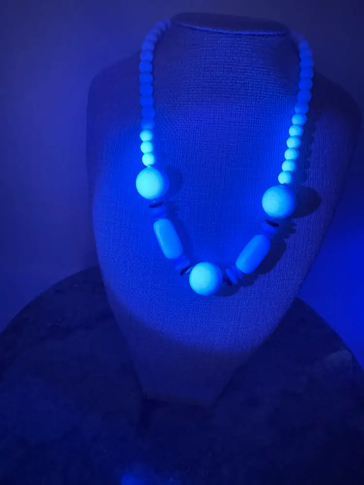 Vintage Acrylic White Pale Blue & Peach Necklace