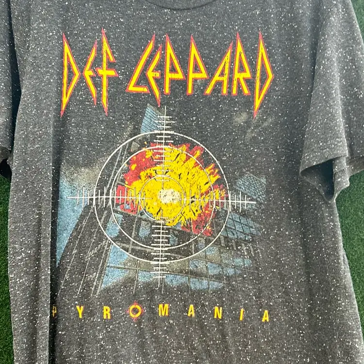 Def Leppard “Pyromania” Gray Graphic Printed T-shirt, Official Merchandise