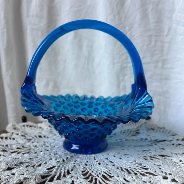 VINTAGE FENTON COLONIAL BLUE HOBNAIL BASKET