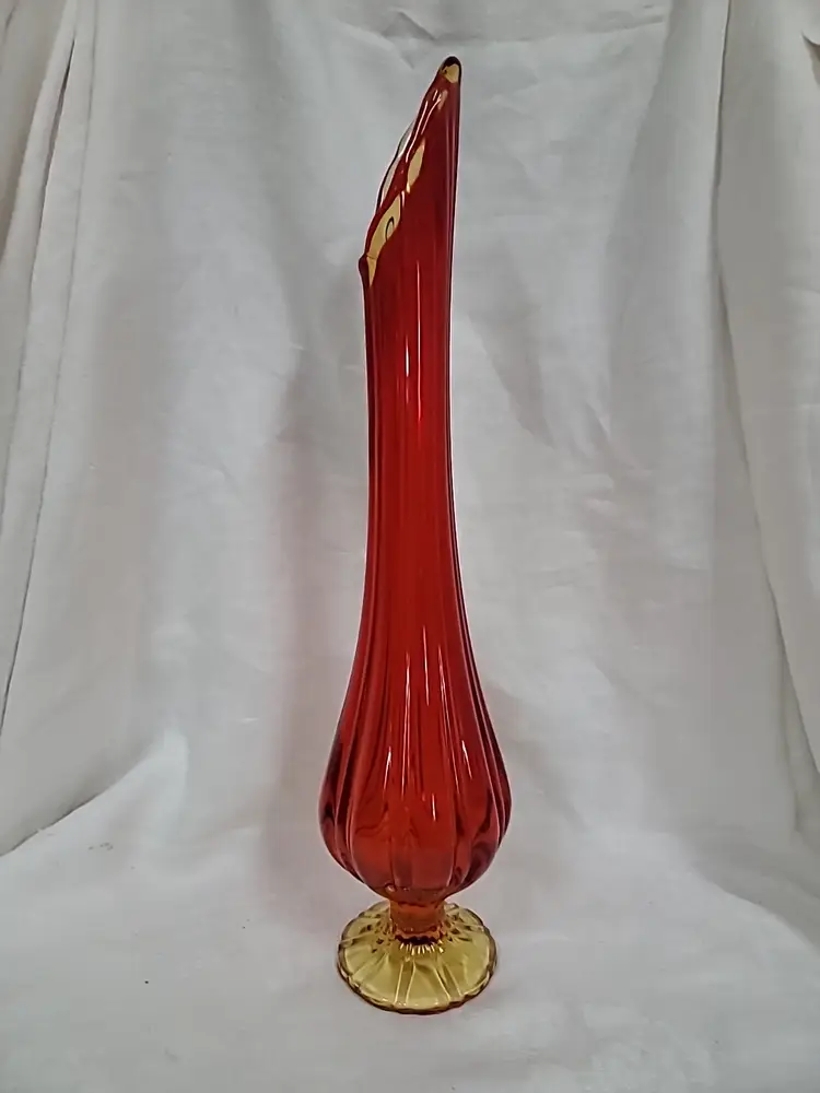 LE Smith Simplicity Ribbed Flame Tip Amberina Swung Vase