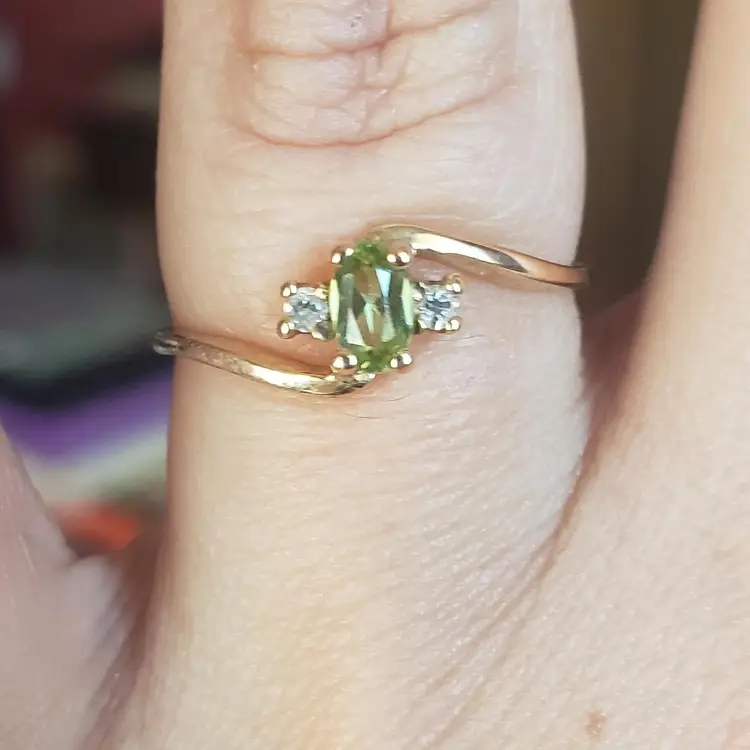 10k Yellow Gold oval cut Peridot & Diamond Ring