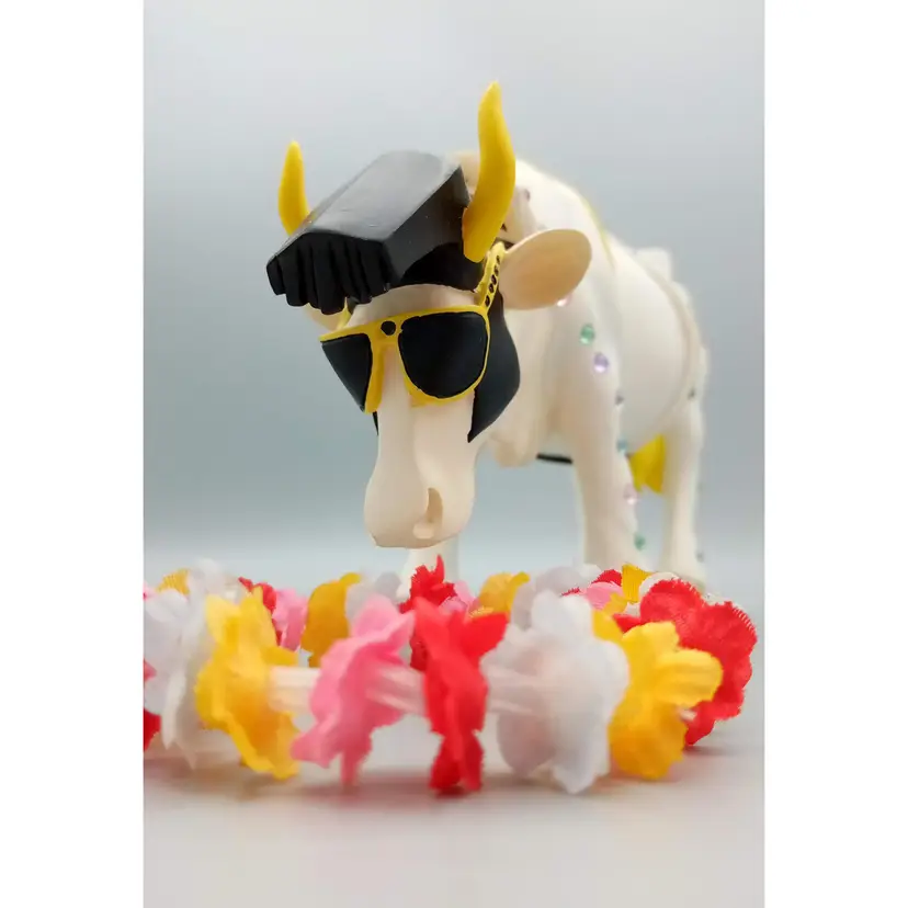 Vintage Cow Parade Rock-N-Roll Retired Cow with Lei #9137 Elvis 2001