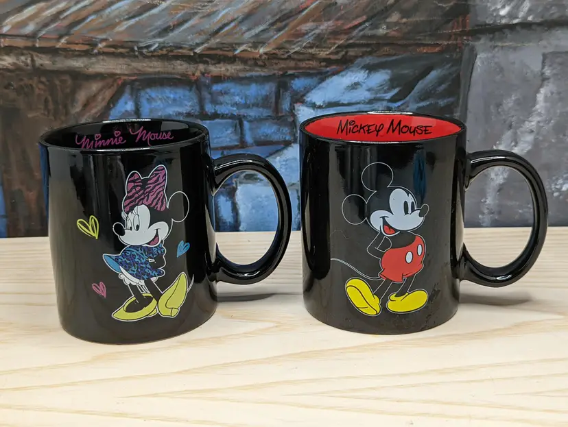 Disney Minnnie Mouse Mickey Mouse 2 Coffee mug Cup Black  Two sided Red Hearts