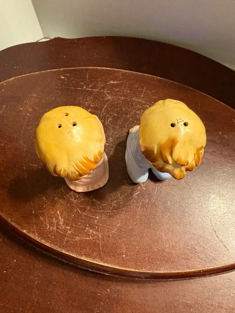 Praying Little Girl And Boy Shaker Set