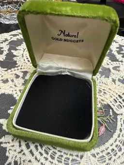 Vibrate Jewelry Display Box - Green