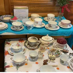 #13 - $1,$2 SB Souvenirs & Mis-matched Cups/saucers