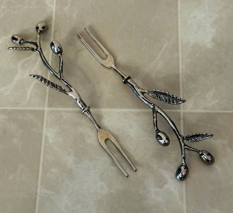 2 Hors D'oeuvre Olive Snack Cocktail Fork
Set -silver tone