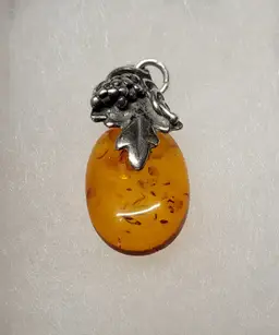 Beautiful Vintage Amber and Silver Pendant