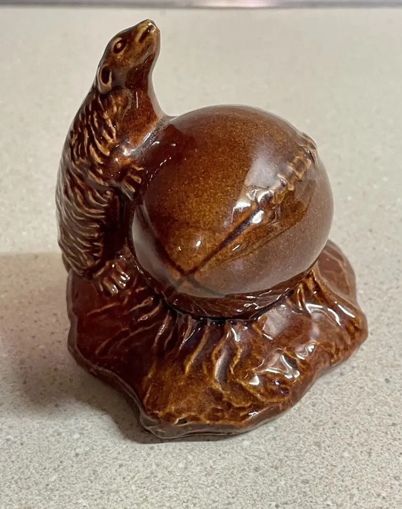 VTG 1939 Wisconsin Badgers College Football Red Wing Pottery Figurine 