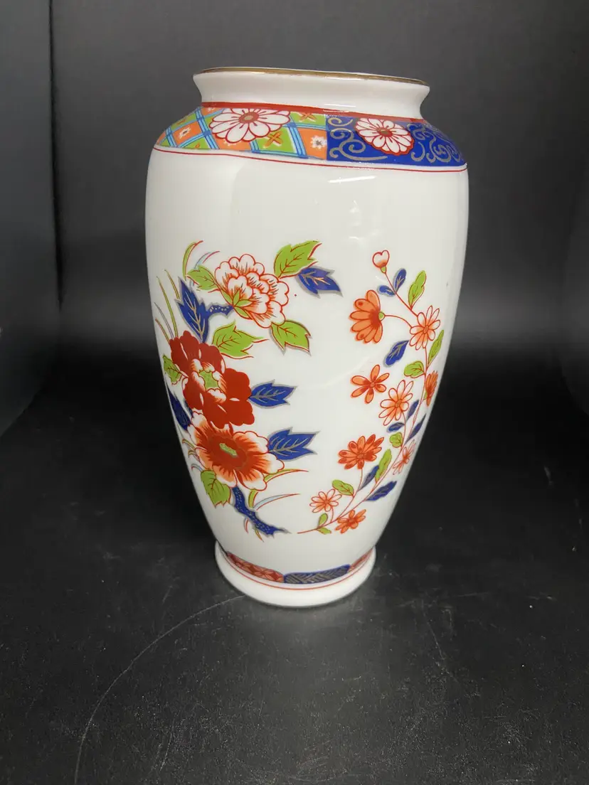 Japanese Imari Ware Porcelain Vase, 6.5" Tall